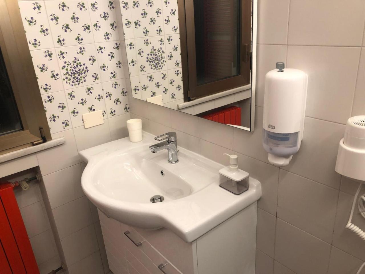 8- Tourist House Bologna - Light House - Self Check-In Apartamento Exterior foto